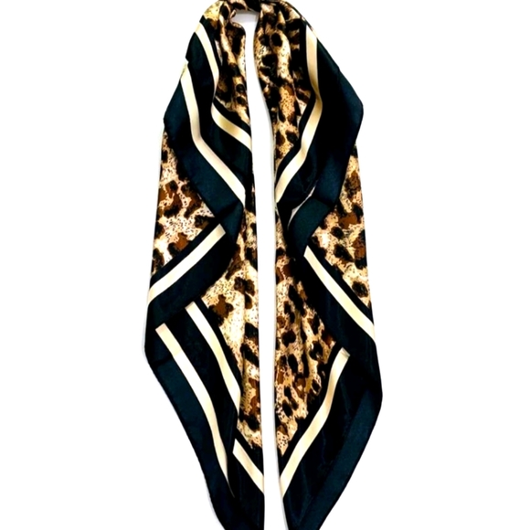 Beautiful Leopard Pattern Scarf - Picture 2 of 5